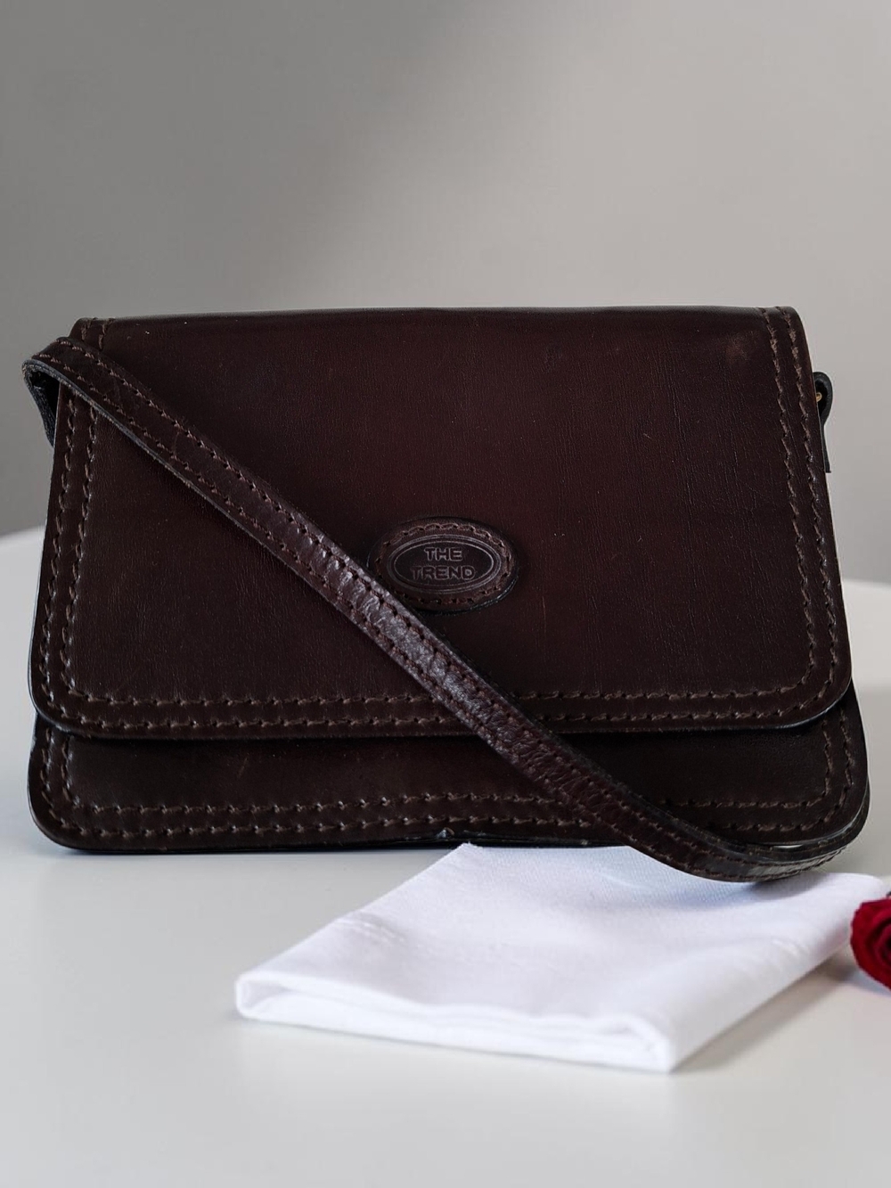 Vintage The Trend Original Women's Small Leather Crossbody Bag in Dark Brown